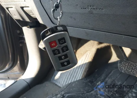 2015 Toyota Sienna Xle Premium 8 Passenger z USA, uszkodzony, nr VIN 5TDYK3DC1FS632563